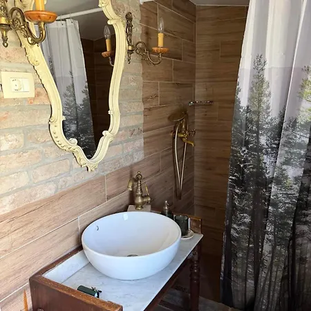 Rustic House With Private Swimming Pool Пула
