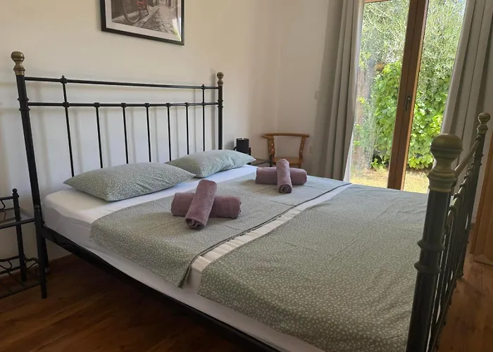 Rustic House With Private Swimming Pool Pola