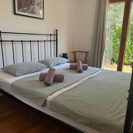 Rustic House With Private Swimming Pool 풀라