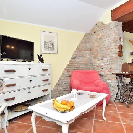 Rustic House With Private Swimming Pool Сasa de vacaciones Pula