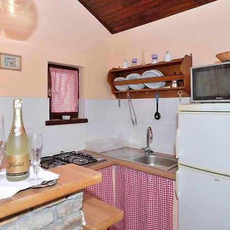 Сasa de vacaciones Rustic House With Private Swimming Pool *