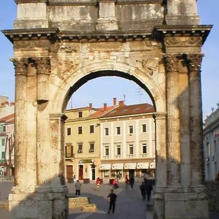 Rustic House With Private Swimming Pool *