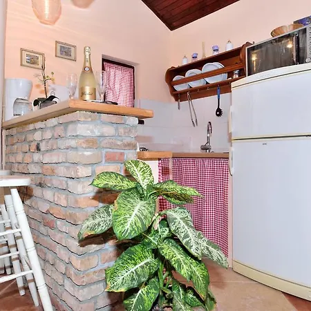 Rustic House With Private Swimming Pool Prázdninový dům *