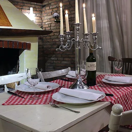 Сasa de vacaciones Rustic House With Private Swimming Pool