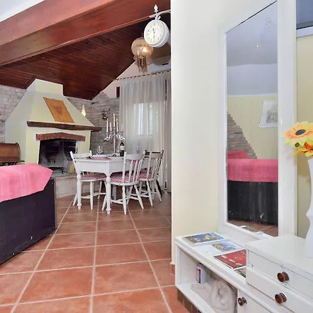 Сasa de vacaciones Rustic House With Private Swimming Pool