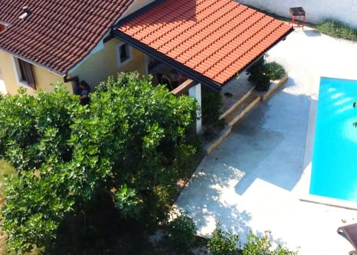 Rustic House With Private Swimming Pool Nyaraló Póla