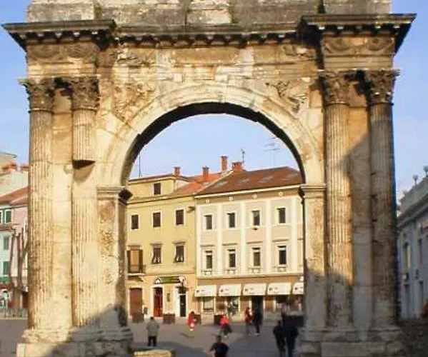 Rustic House With Private Swimming Pool *