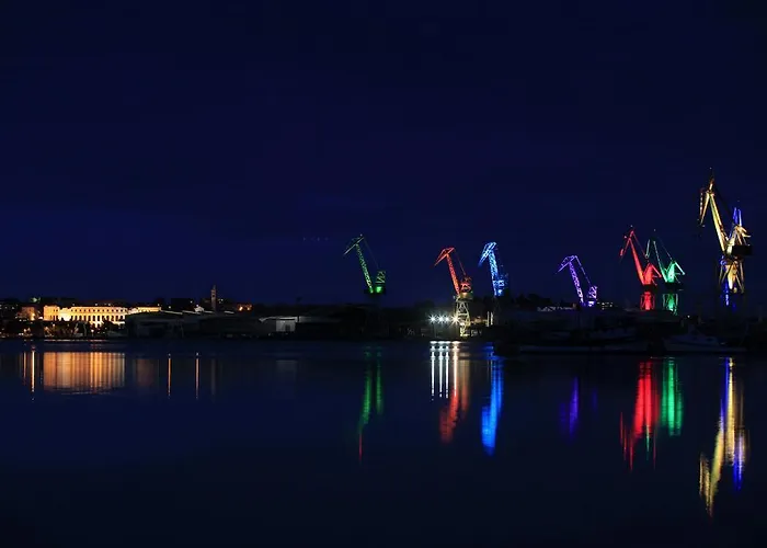 Nyaraló Rustic House With Private Swimming Pool Póla