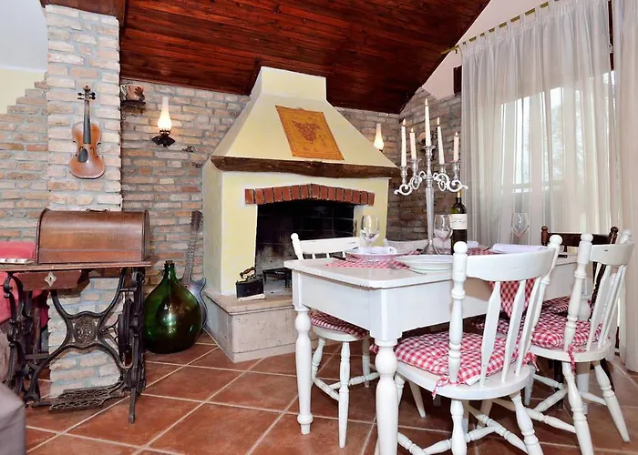 Rustic House With Private Swimming Pool