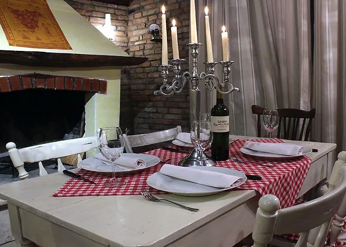 Сasa de vacaciones Rustic House With Private Swimming Pool
